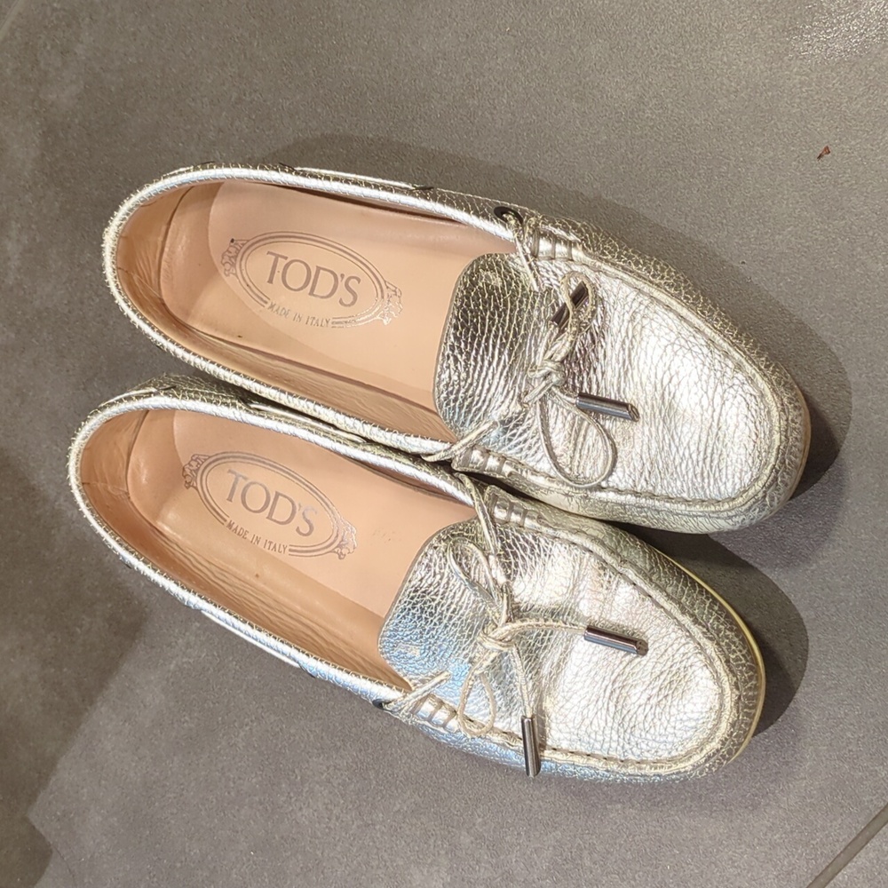 Tod's Gommino Driving shoes size 7 Silver